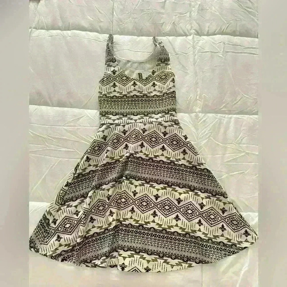 H&M Dresses & Skirts - H&M dress 